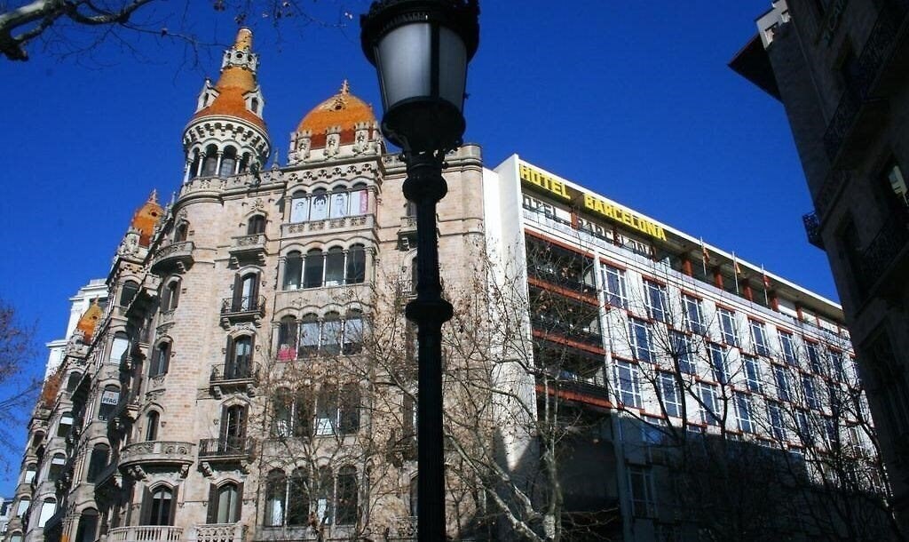 Отель Barcelona Atiram 4*